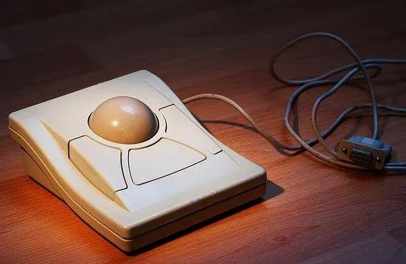 hack-your-old-computer-mouse-into-retro-wireless-bluetooth-mouse.w654.jpg
