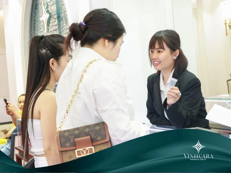 Chọn trang sức phù hợp với người được tặng