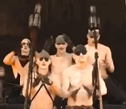 tumblr_np4hfs5Kwq1qz7otto4_250.gif