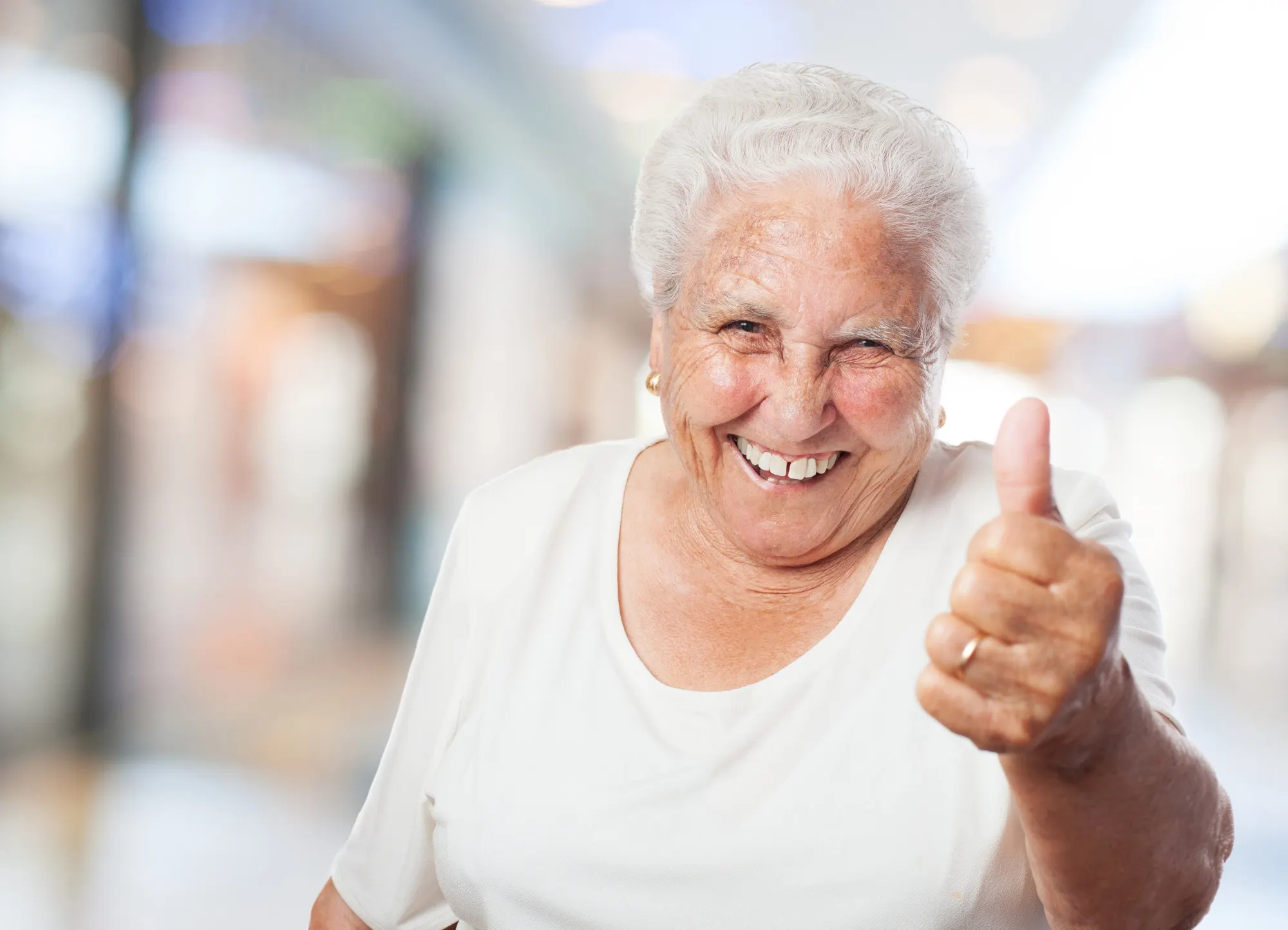 grandma-with-thumb-up_1187-1060.jpg